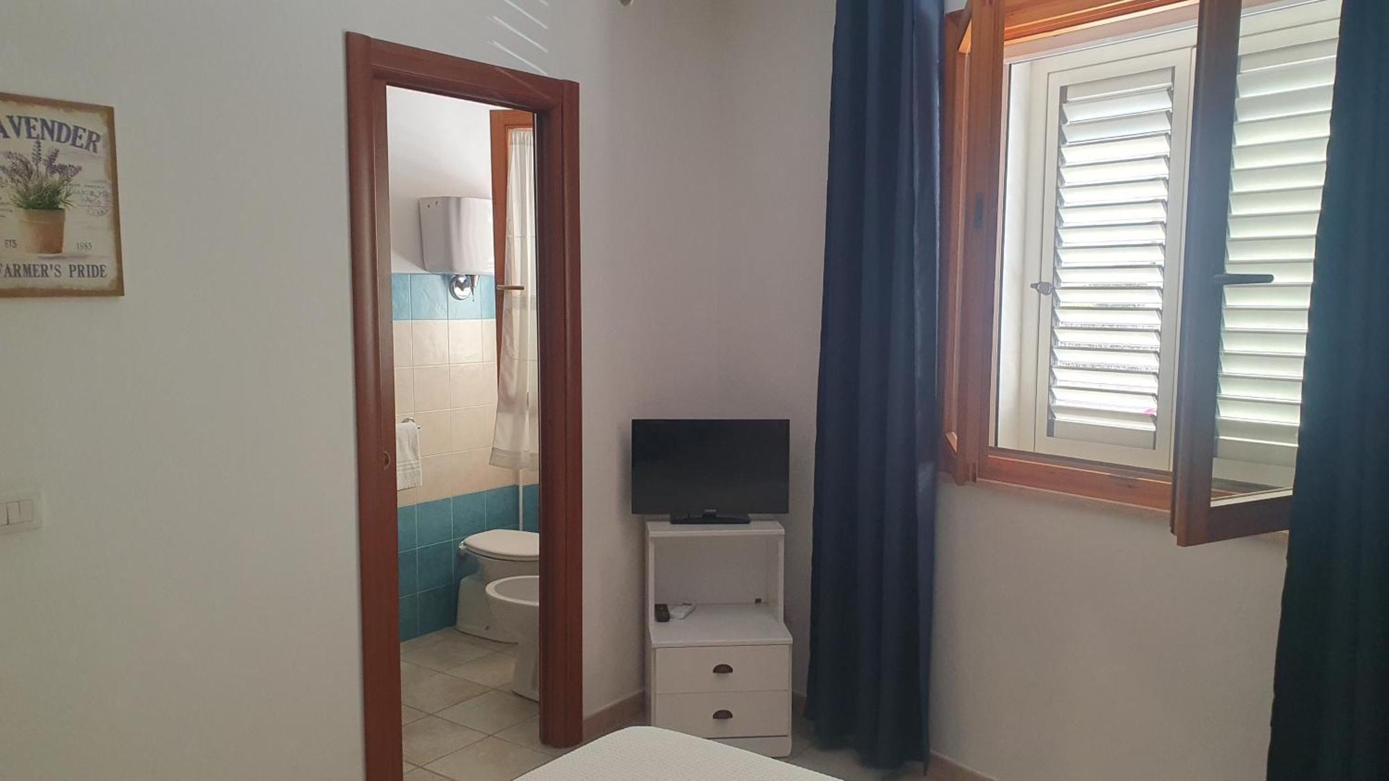 Blue Dolphin Guest House Alghero Exterior photo
